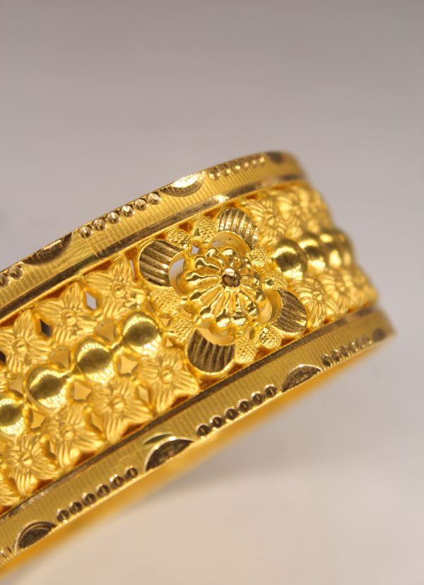 22K Gold Designer Floral Bangle – Heavy Traditional Bridal Wear | OM ...